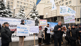 Игорь Швайка в ходе протеста под КСУ во время рассмотрения языкового закона