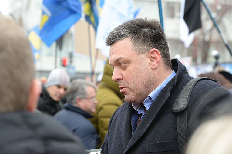 Олег Тягнибок в ходе протеста Свободы под КСУ во время рассмотрения языкового закона