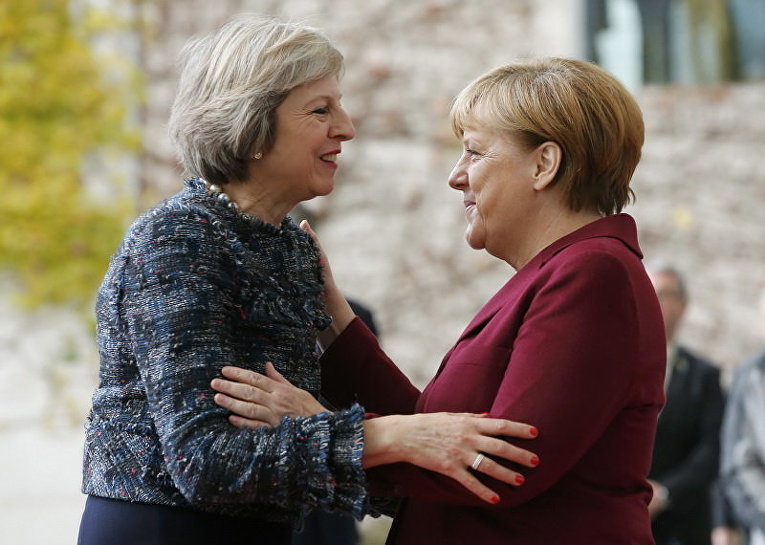Премьер-министр Великобритании Тереза Мэй и канцлер Германии Ангела Меркель в Берлине