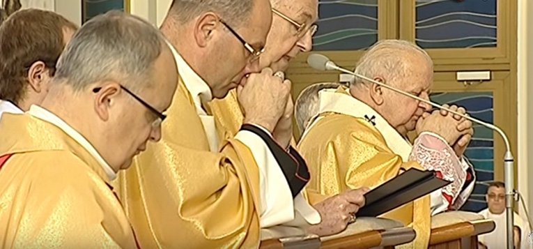 Церемония интронизации Иисуса как короля Польши в Кракове