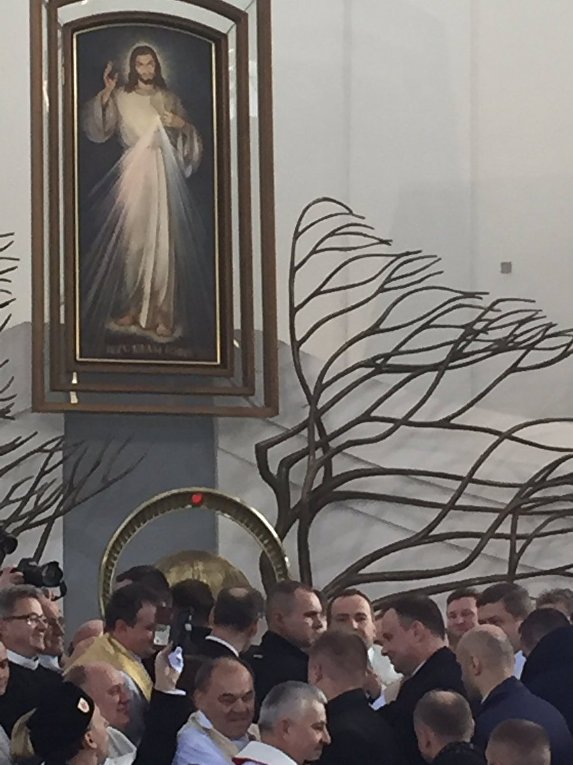 Церемония интронизации Иисуса как короля Польши в Кракове
