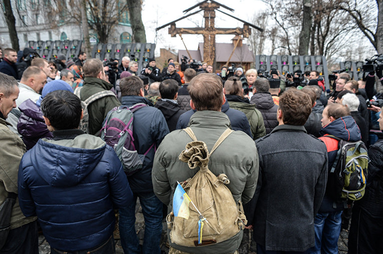 Поминальная панихида представителей семей Героев Небесной Сотни, раненых майдановцев и активистов Революции Достоинства в Киеве
