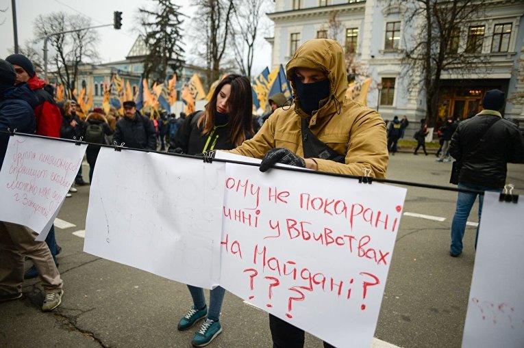 Марш Азова в Киеве и вопросы для президента