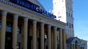 В Харькове поддержали флешмоб запорожцев, исполнив на вокзале советскую песню