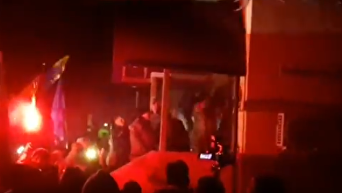 Появилось видео погрома офиса Медведчука в Киеве. Видео