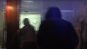 Погром отделения Сбербанка в Киеве. Видео