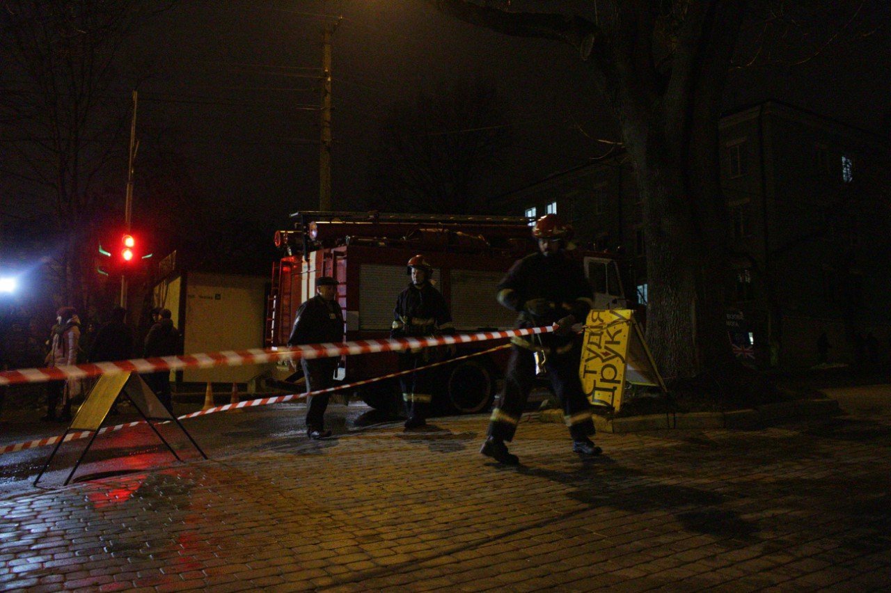Взрыв в Тернополе. Взрыв газа в канализации. Взрыв люка