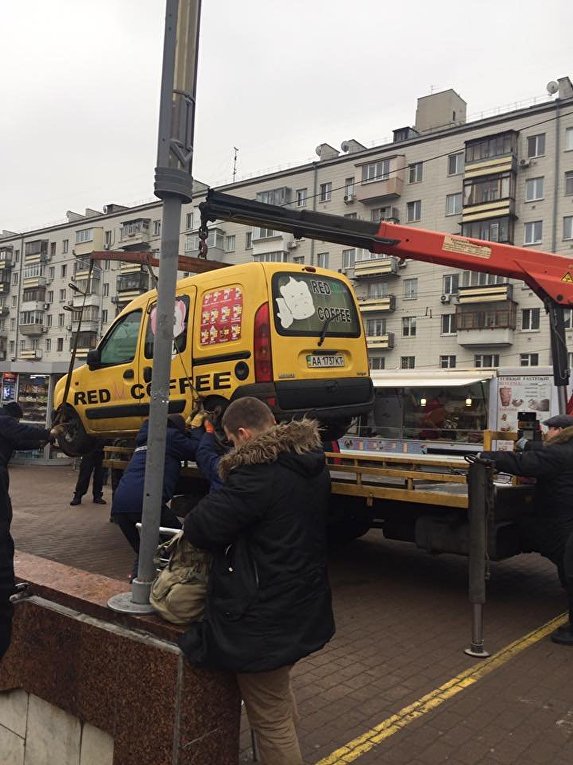Уборка МАФов на колесах с киевских улиц