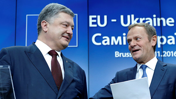 Петр Порошенко и Дональд Туск на саммите Украина-ЕС в Брюсселе. Архивное фото