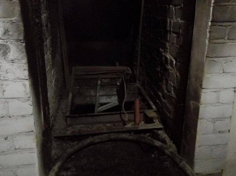 В центре Киева спасатели пять часов тушили подземный коллектор