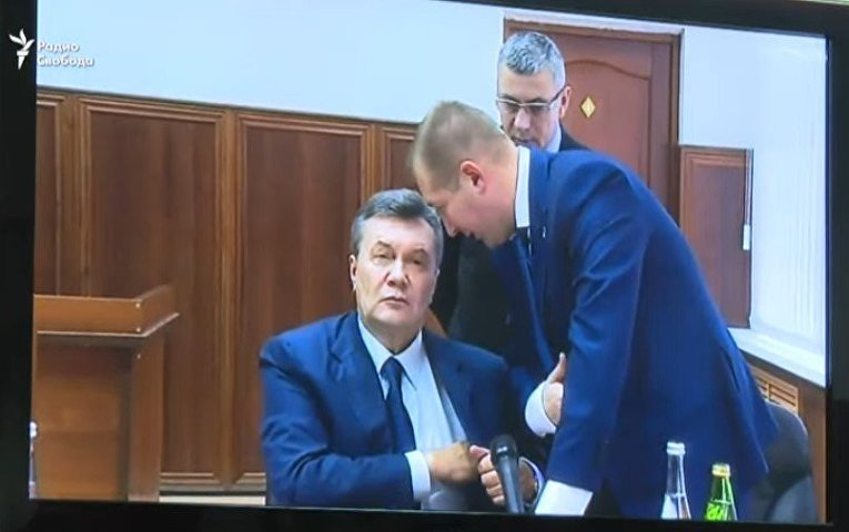 Виктор Янукович на видеодопросе