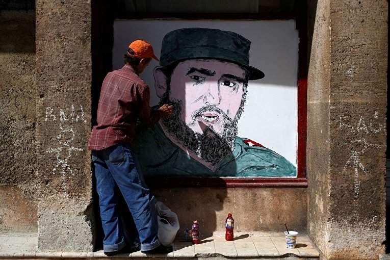 Портрет Фиделя Кастро в центре Гаваны