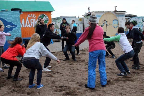 В Мариуполе моржи открыли пляжный сезон в Азовском море