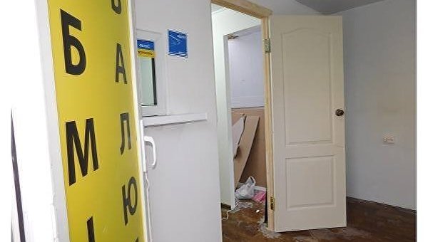 Мошенничество при обмене валют в Киеве: лжекассир сбегал через дыру в стене или крыше