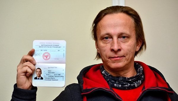 Российский актер Иван Охлобыстин и его новый паспорт