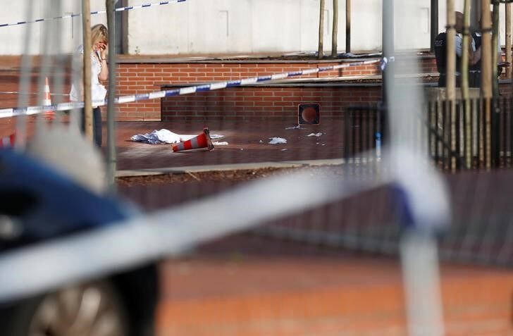 Полиция Бельгии задержала шестерых человек по делу о нападении на полицейских в городе Шарлеруа, возбужденного по статье терроризм, у них изъято холодное оружие