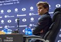 Гроссмейстер Магнус Карлсен (Норвегия) в тай-брейке матча за звание чемпиона мира по шахматам 2016 против гроссмейстера Сергея Карякина (Россия) в Нью-Йорке.