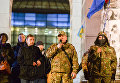 Артем Скоропадский (слева) и Николай Коханивский (в центре) на вече к третьей годовщине штурма Администрации Януковича