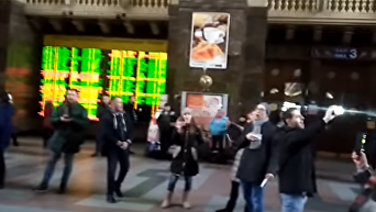 Песенный флешмоб на вокзалах Украины: Киев исполнил Солнечный круг. Видео