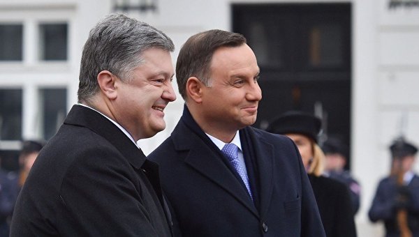 Петр Порошенко и Анджей Дуда во время встречи в Варшаве