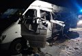 На месте столкновения микроавтобуса и грузовика в Днепропетровской области 2 декабря 2016 года