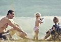 Владимир Кличко и Хайден Панеттьери с дочкой Кайей провели день на пляже в Майами