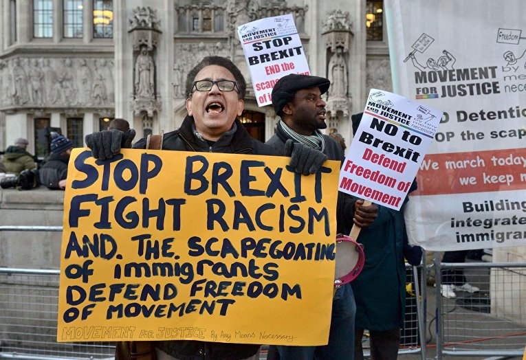 Протестующие у Верховного суда Великобритании, выступающие против выхода Британии из ЕС