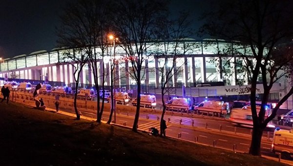 На месте взрыва, произошедшего в районе футбольного стадиона в центре Стамбула