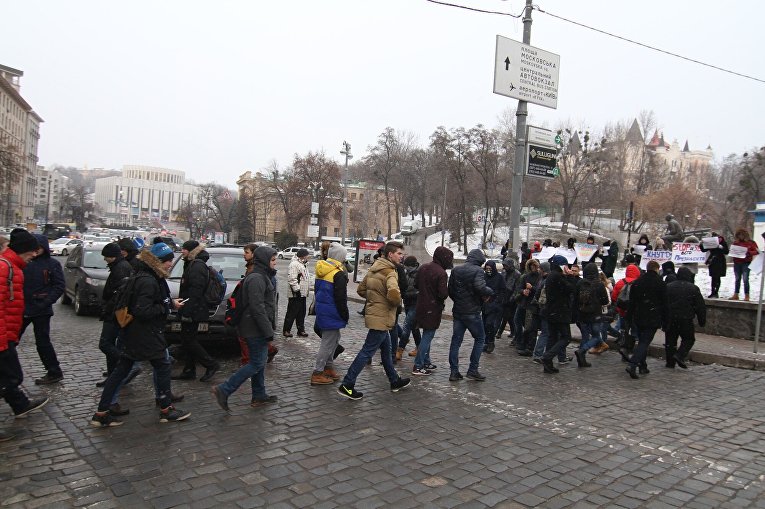 Студенты перекрыли улицу Грушевского в Киеве