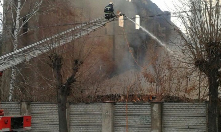 Масштабный пожар на пивзаводе в Черновцах