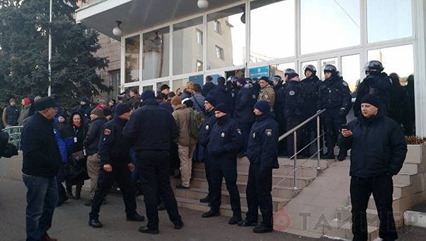 Столкновения возле Приморской райадминистрации в Одессе