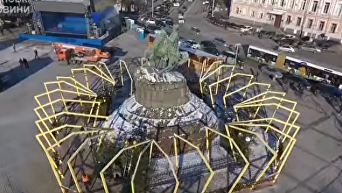 Подготовка рождественского городка в Киеве: вид с воздуха. Видео