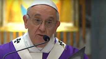 Папа Римский отпраздновал день рождения, пригласив на обед бездомных. Видео