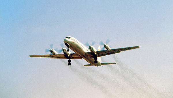 Пассажирский турбовинтовой самолёт Ил-18. Архивное фото