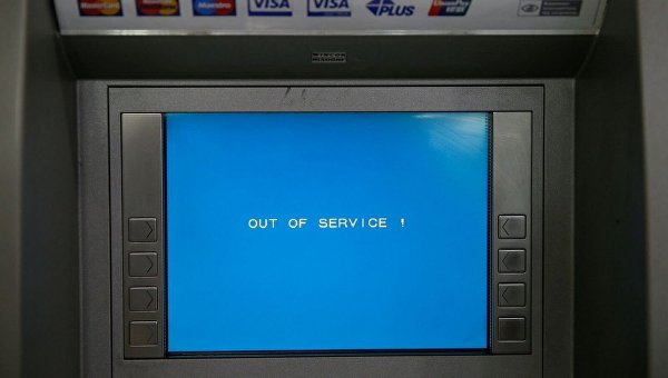 В ПриватБанке рассказали, как избежать потери денег при снятии в банкомате
