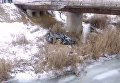 В Николаевской области минивэн Chrysler слетел с моста