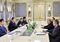 Президент Украины Петр Порошенко на встрече с председателем Комитета по иностранным делам Европейского парламента Элмаром Броком.