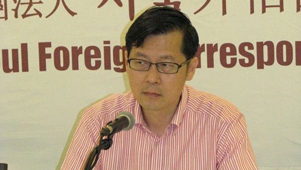 Директор отделения межкорейских отношений Института Седжон Чон Сончжан (Cheong Seong-chang).