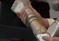DARPA запукает в продажу революционный протез руки. Видео