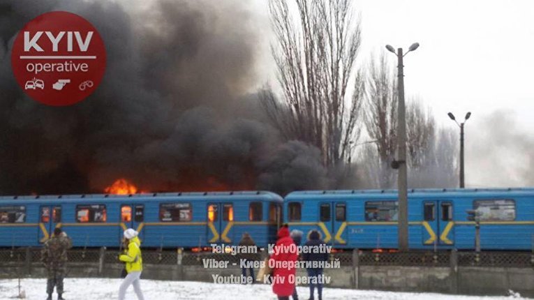 Пожар у метро Лесная в Киеве