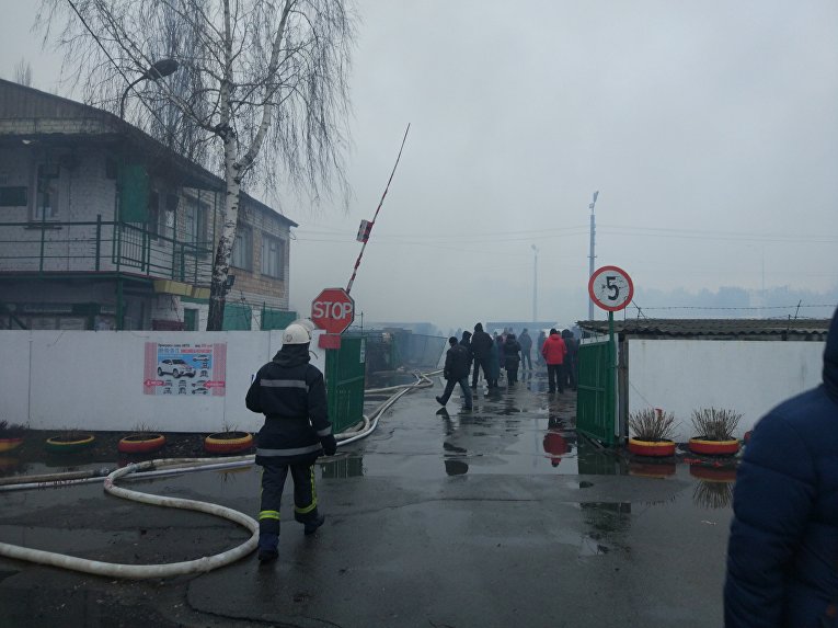 Последствия пожара на рынке в Киеве 25 декабря 2016 года