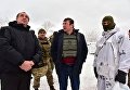 Генеральный прокурор Юрий Луценко передал беспилотный летательный аппарат бойцам взводного опорного пункта на рубеже города Торецк