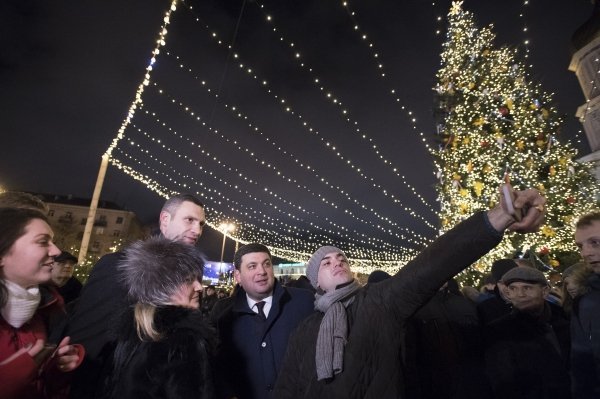 Кличко и Гройсман побывали на Софийской площади в Киеве
