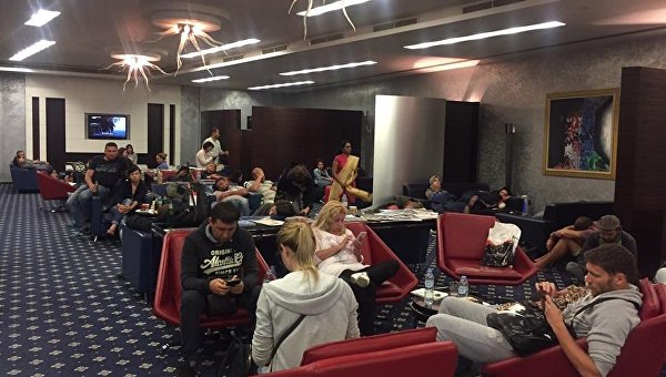 Более 100 украинцев задержались в аэропорту ОАЭ