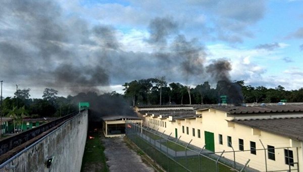 Бунт в тюрьме Бразилии