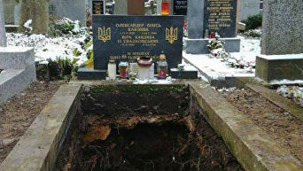 Могила Александра Олеся на кладбище в Чехии