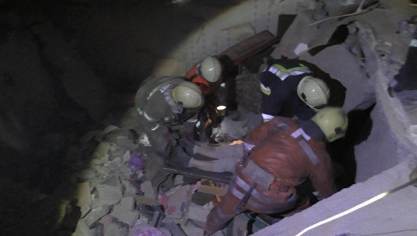 Новые кадры с места обрушения многоквартирного дома в Сумах