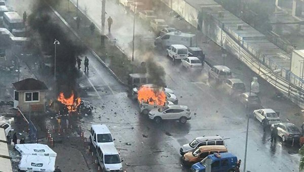 На месте взрыва в Измире 5 января 2017 года