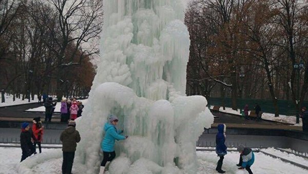 Ледяной фонтан в Харькове