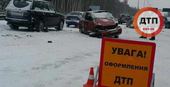 На Бориспольской трассе в Киеве в ДТП попали пять автомобилей